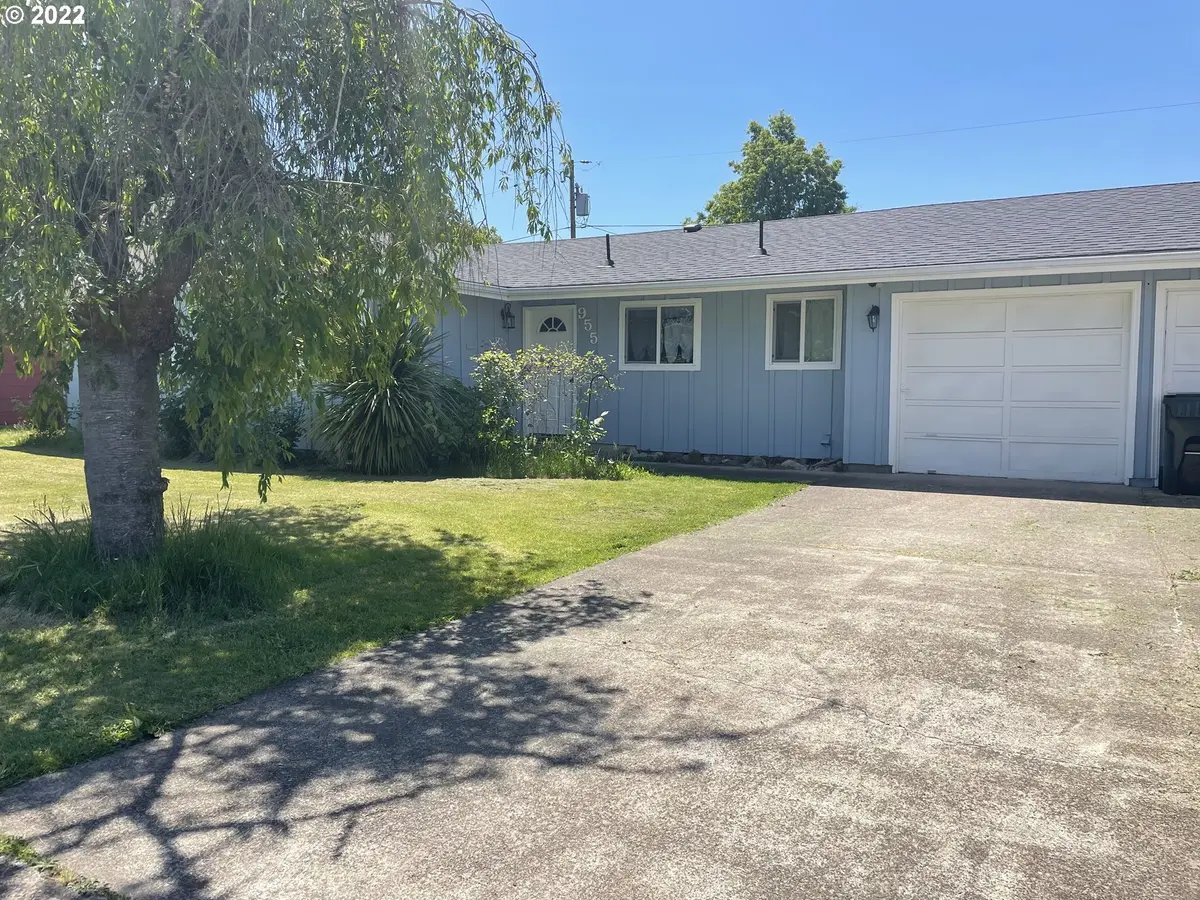 Junction City, OR 97448,955 OAK ST
