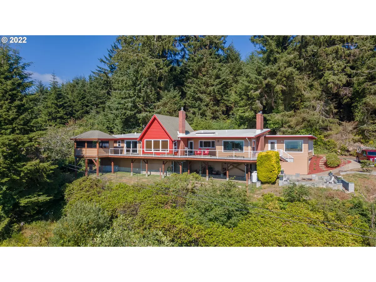 Winchester Bay, OR 97467,196 HOWITT LN