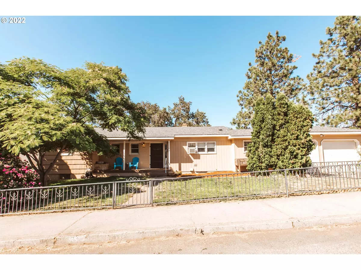 The Dalles, OR 97058,705 E 17TH PL