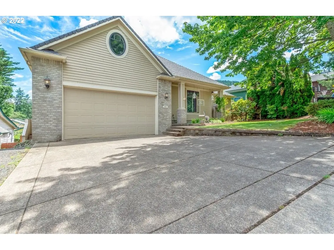 751 S 69TH ST, Springfield, OR 97478