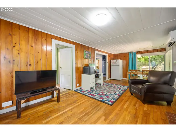 2111 SW ARNOLD ST, Portland, OR 97219