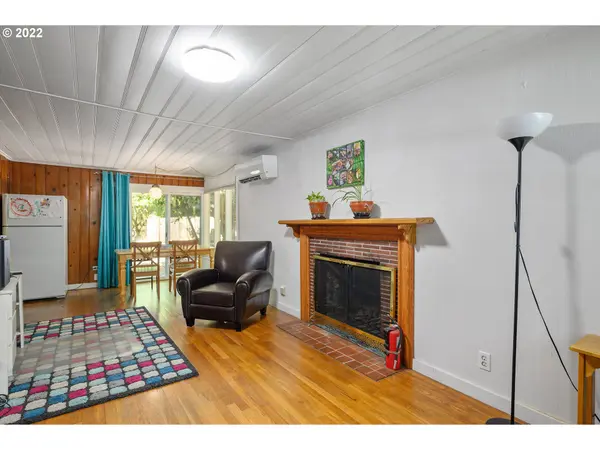 2111 SW ARNOLD ST, Portland, OR 97219