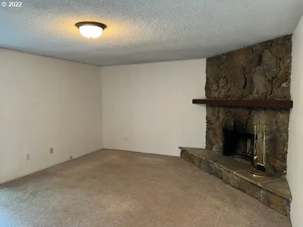 6857 B ST, Springfield, OR 97478