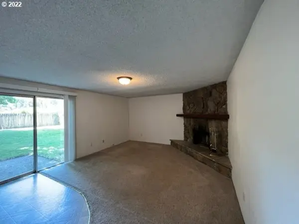 6857 B ST, Springfield, OR 97478