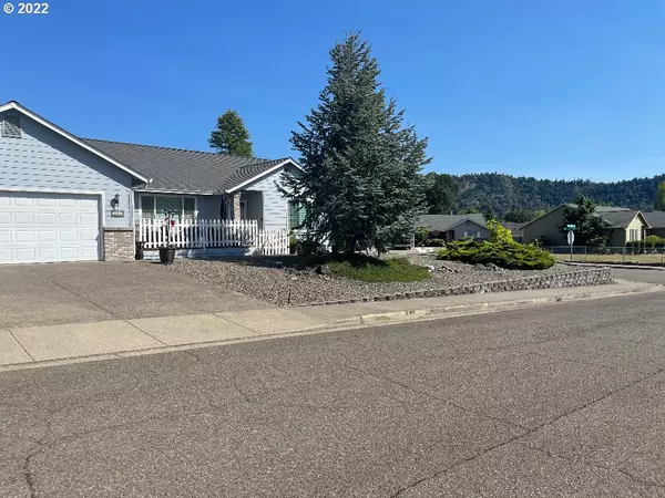 335 NW ELIZABETH AVE, Winston, OR 97496