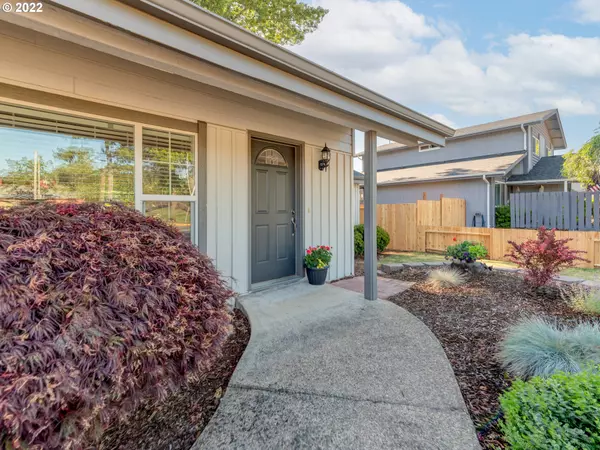 Cottage Grove, OR 97424,652 S R ST