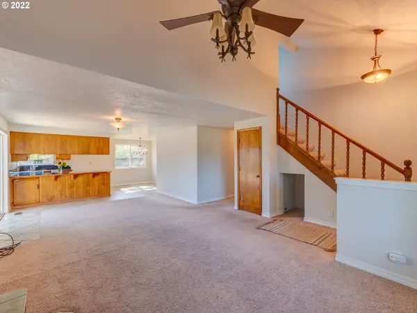 Cottage Grove, OR 97424,652 S R ST