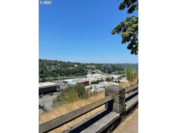 402 PROMENADE ST, Oregon City, OR 97045