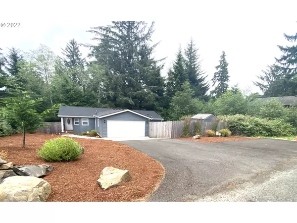 445 NE WALDPORT HEIGHTS DR, Waldport, OR 97394