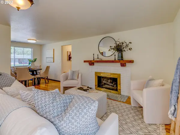 1992 CARMEL AVE, Eugene, OR 97401