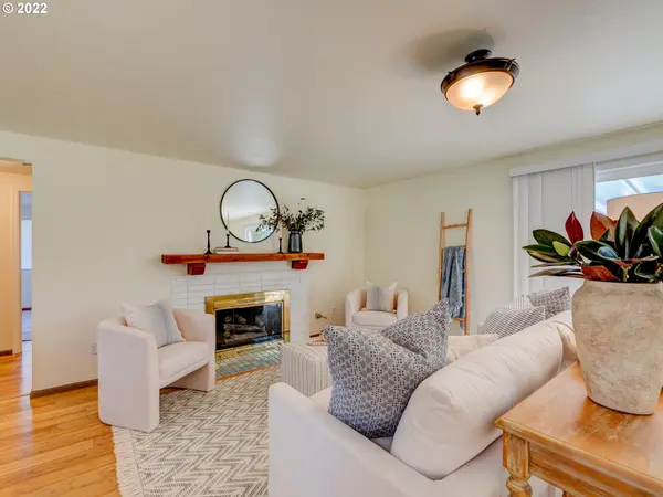 1992 CARMEL AVE, Eugene, OR 97401