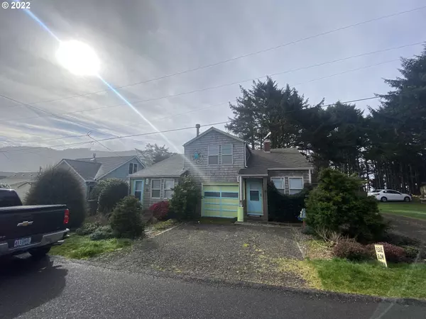 420 W 2ND ST, Yachats, OR 97498