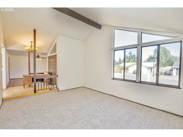 Eugene, OR 97405,2240 BURLINGTON DR