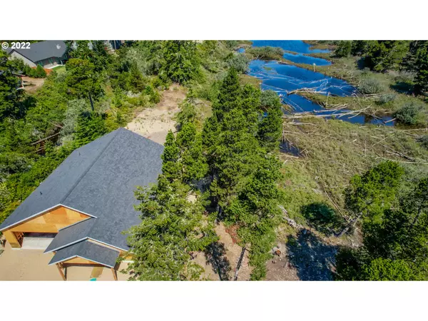 Florence, OR 97439,88061 LAKE POINT DR