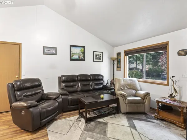 88083 7TH ST, Veneta, OR 97487