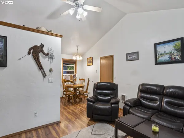 88083 7TH ST, Veneta, OR 97487