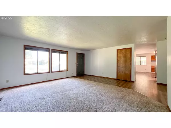 Sandy, OR 97055,39905 HALL CT