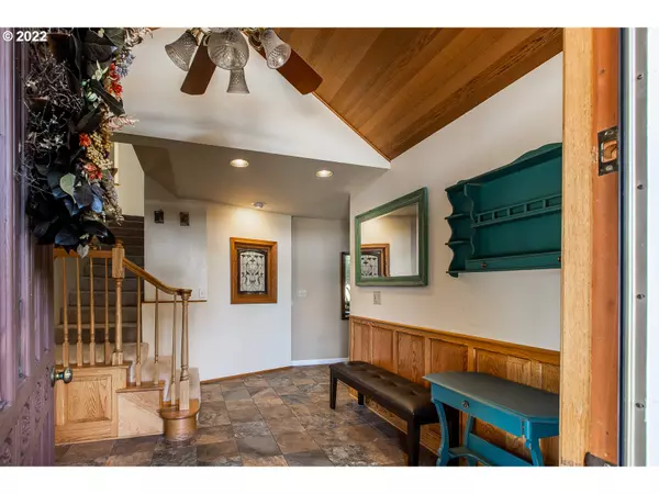 Eugene, OR 97408,2611 ERIN WAY