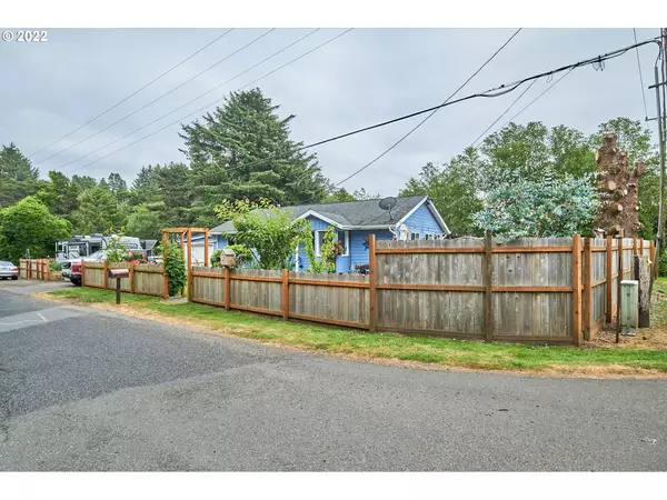 Yachats, OR 97498,46 NE BLODGETT RD