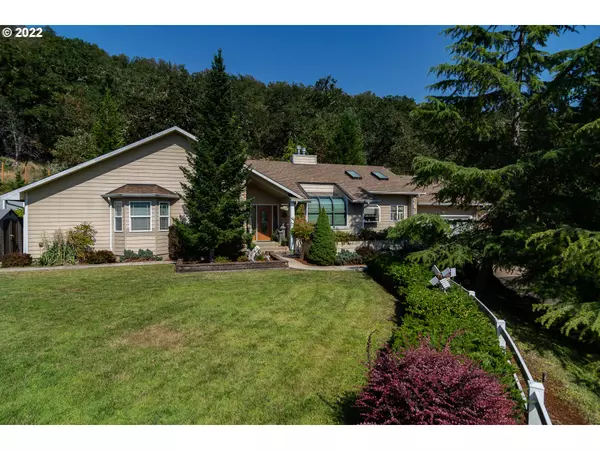 2705 NW DAYSHA DR, Roseburg, OR 97471