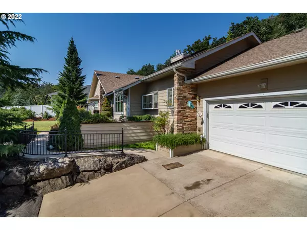 Roseburg, OR 97471,2705 NW DAYSHA DR