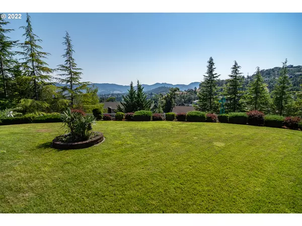 Roseburg, OR 97471,2705 NW DAYSHA DR