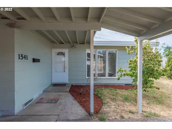 1541 GRANT, North Bend, OR 97459