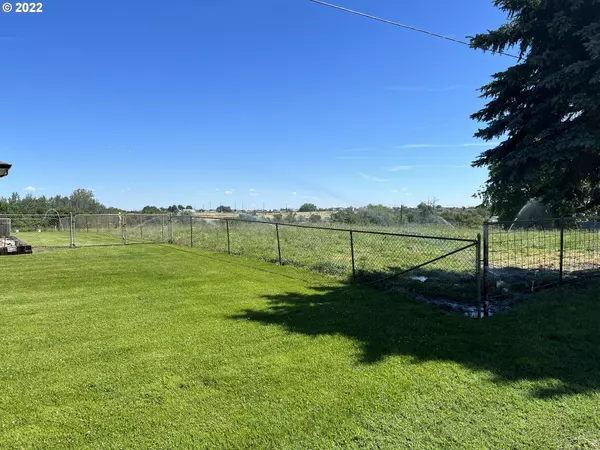 Hermiston, OR 97838,922 W NELSON LN