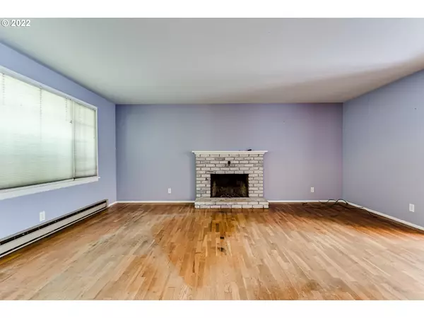 Eugene, OR 97404,745 CHESTNUT DR