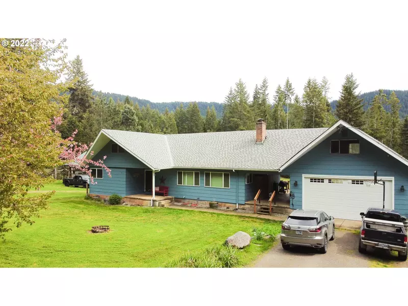 49732 HUCKLEBERRY RD, Oakridge, OR 97463