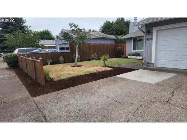 1948 W 9TH PL, Eugene, OR 97402