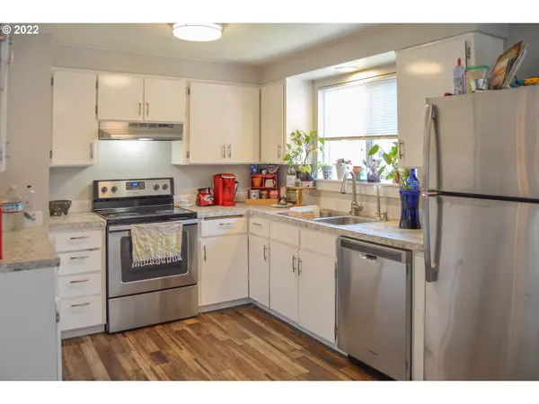 1948 W 9TH PL, Eugene, OR 97402