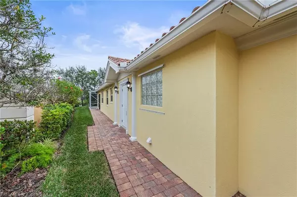 28862 Vermillion LN, Bonita Springs, FL 34135