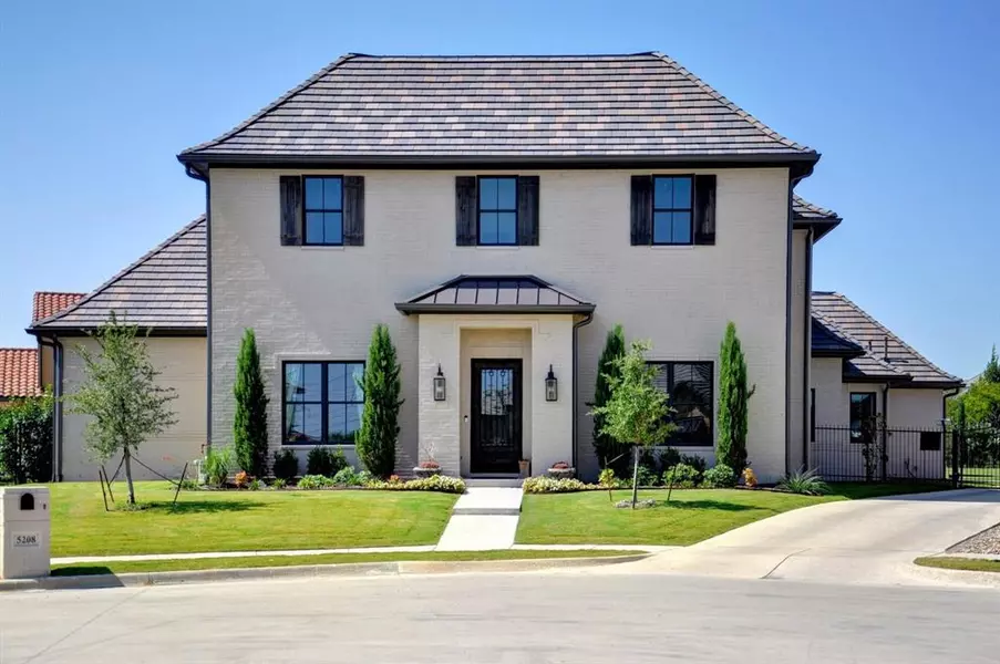 5208 Sendero Drive, Benbrook, TX 76126