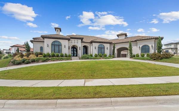 5200 E Verde Circle, Benbrook, TX 76126