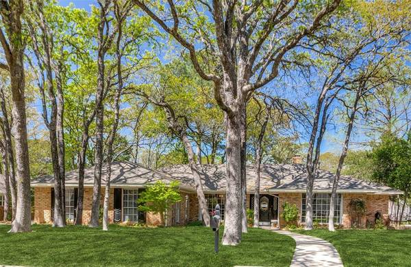 2411 Lakeside Drive, Arlington, TX 76013