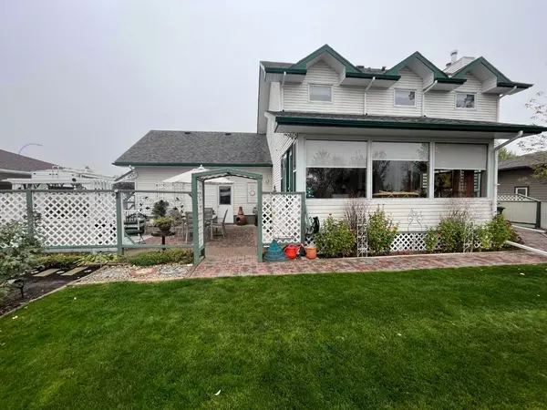 Coaldale, AB T1M 1H2,135 Fairway DR