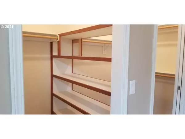 Eugene, OR 97402,5365 COBBLESTONE LN