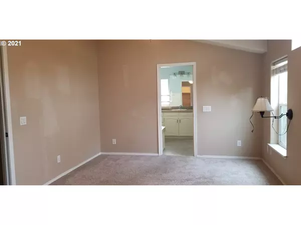 Eugene, OR 97402,5365 COBBLESTONE LN