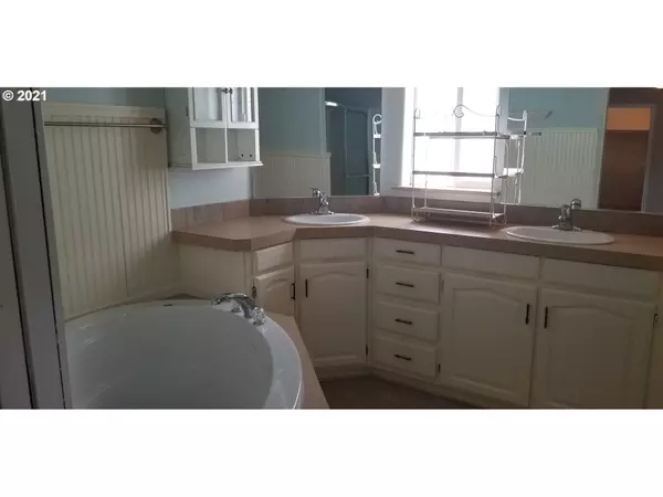 Eugene, OR 97402,5365 COBBLESTONE LN