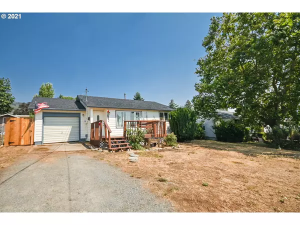 Myrtle Creek, OR 97457,627 NE MADRONA DR