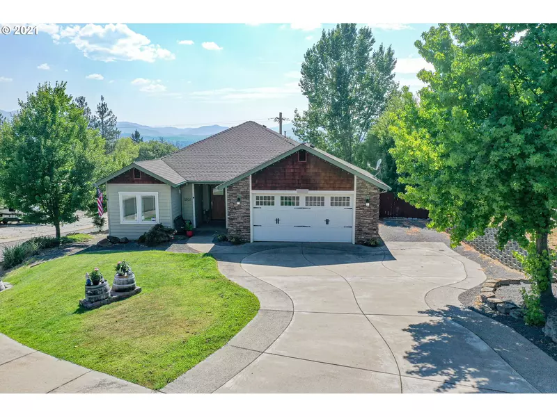 1500 NE R J DR, Grants Pass, OR 97526