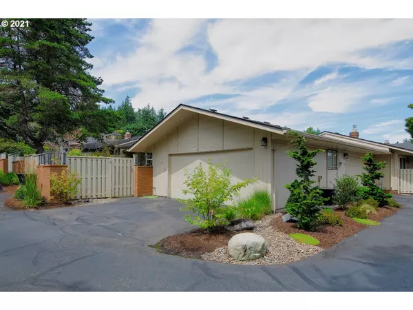 4 CONDOLEA DR, Lake Oswego, OR 97035