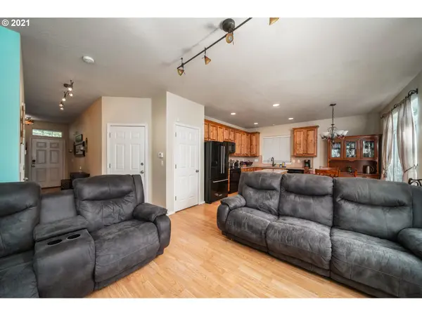 265 SE 42ND WAY, Hillsboro, OR 97123