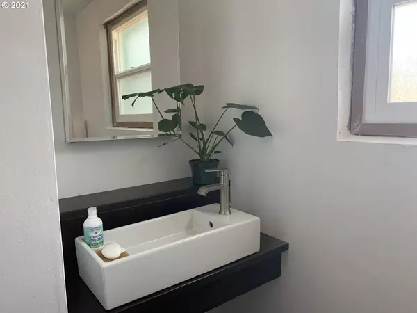 Portland, OR 97236,14115 SE BUSH ST