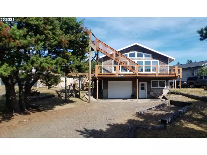 809 352ND PL, Ocean Park, WA 98640