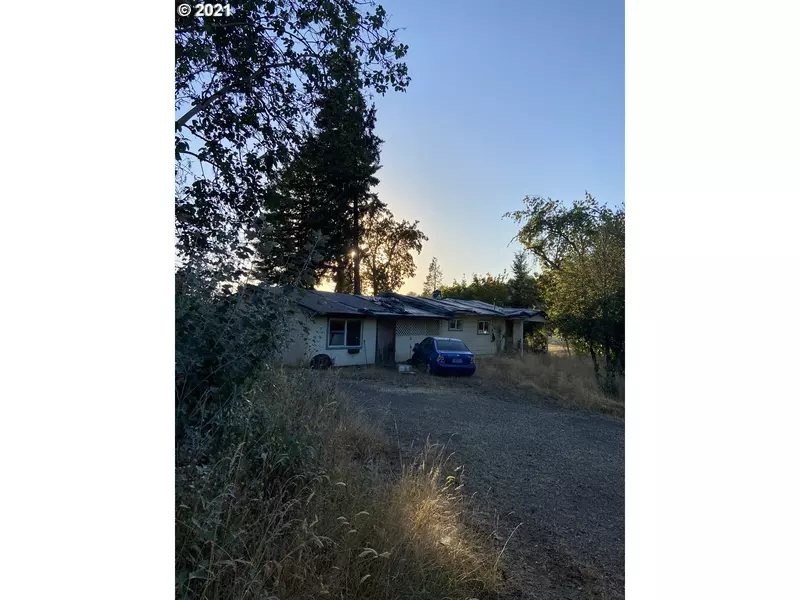 121 DRIVER VALLEY RD, Oakland, OR 97462