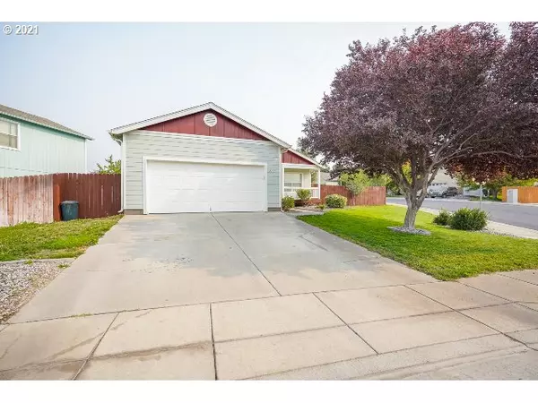 2102 NW EUCALYPTUS DR, Hermiston, OR 97838