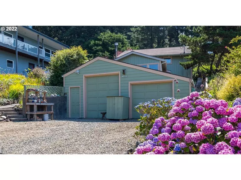 3751 ROCKY CREEK AVE, Depoe Bay, OR 97341