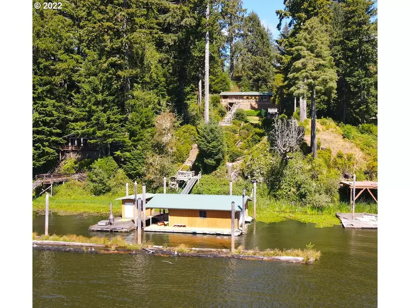 2928 S Tenmile Lake, Lakeside, OR 97449